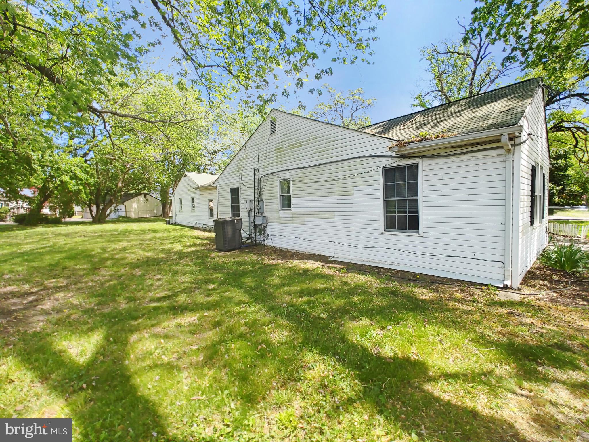 GOLDEN BEACH - Residential