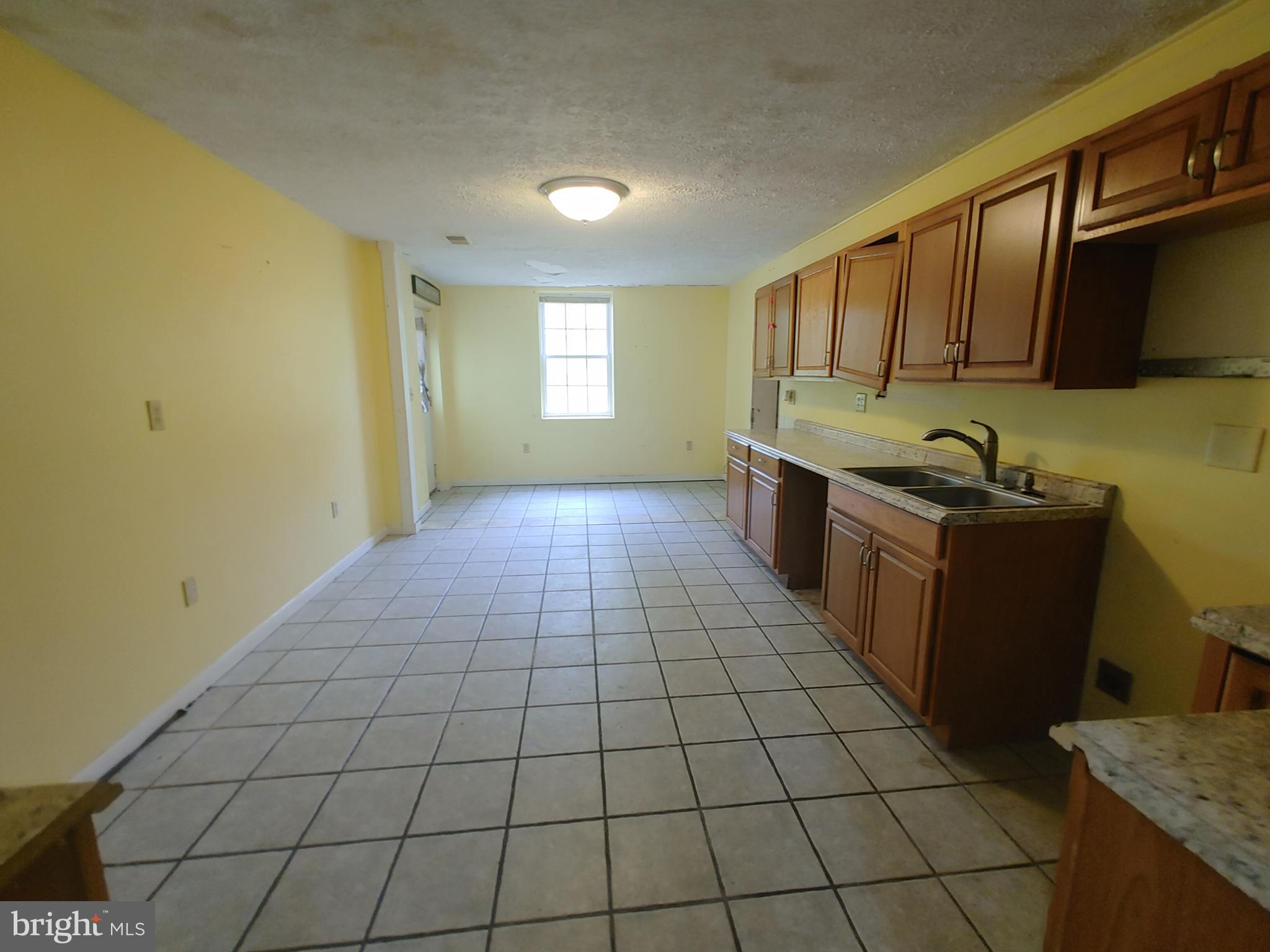 GOLDEN BEACH - Residential