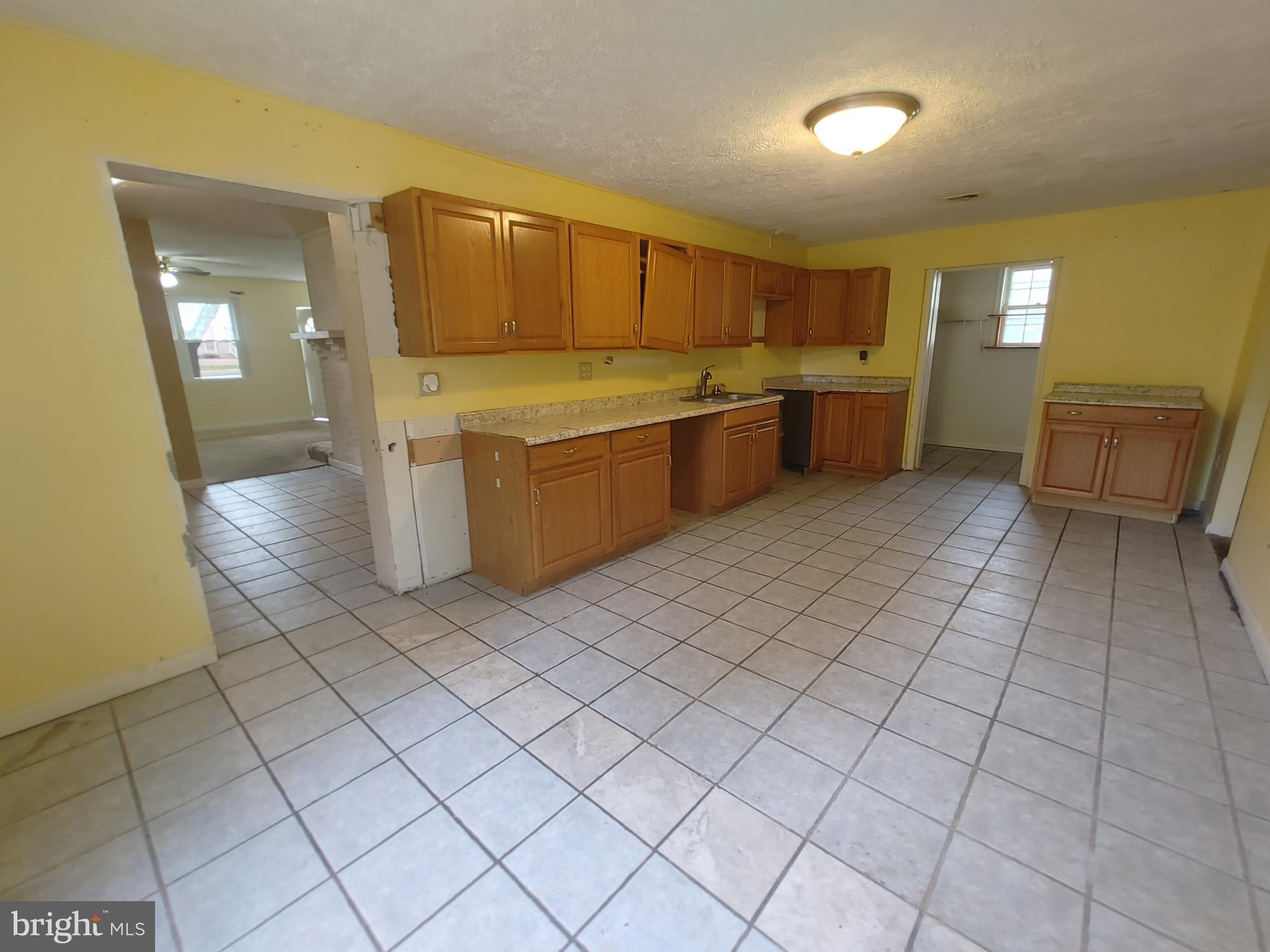 GOLDEN BEACH - Residential