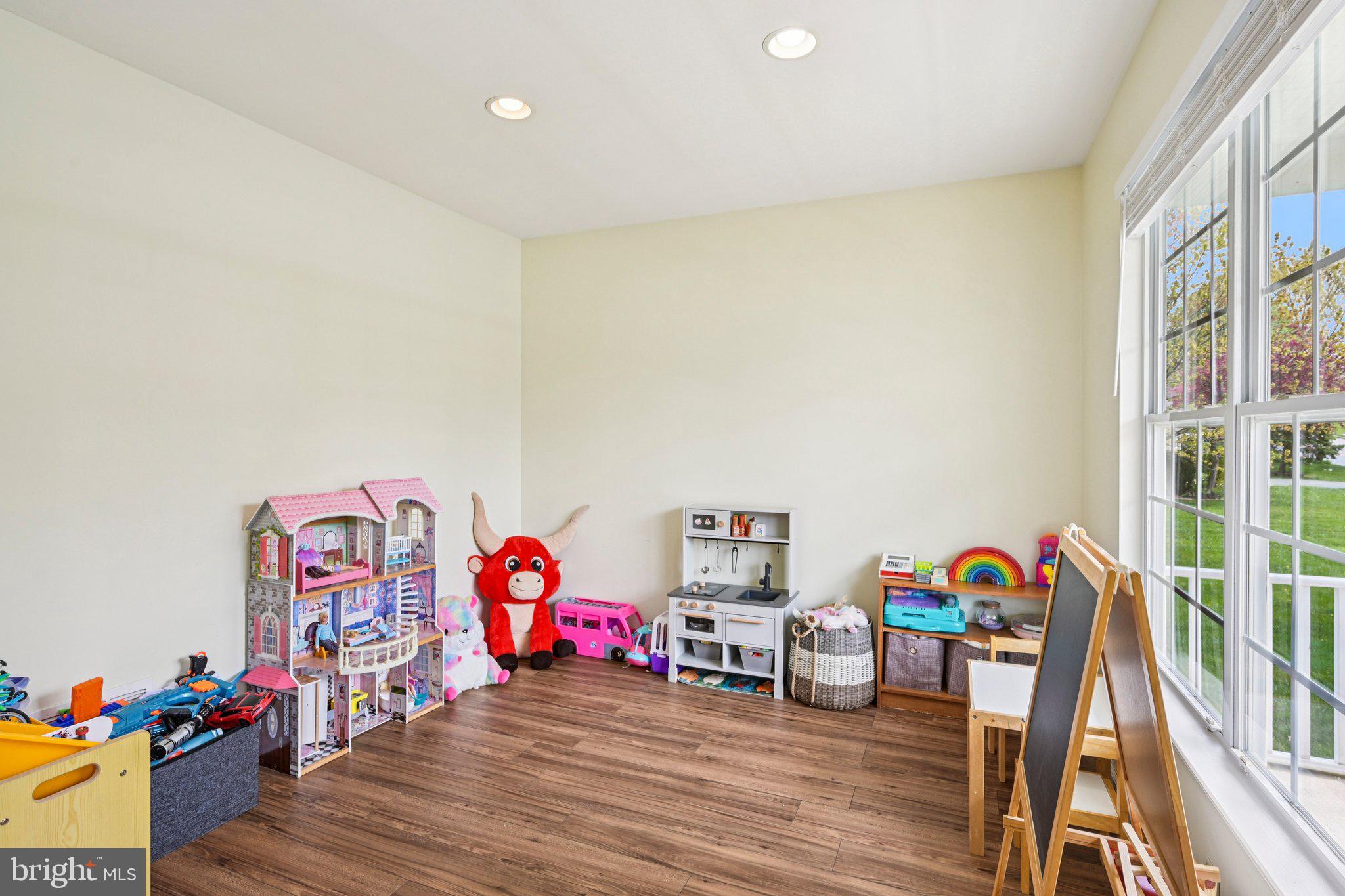 MEADOWBROOK - Residential