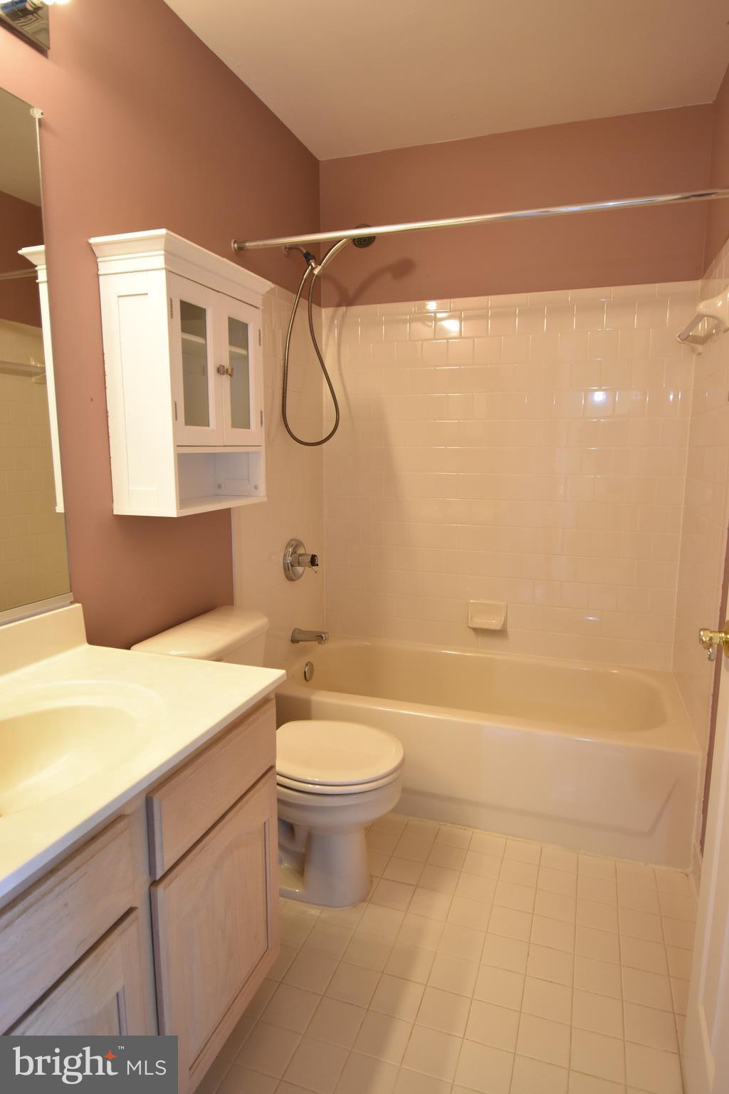 HUNTERS RUN - Residential Lease