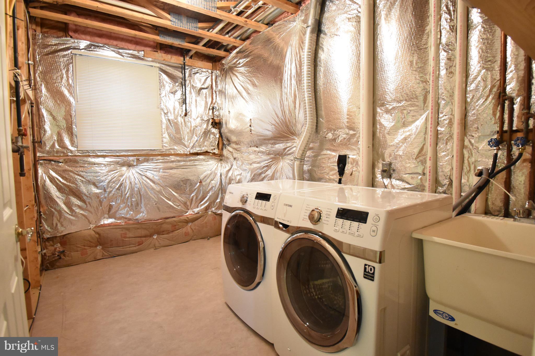 HUNTERS RUN - Residential Lease