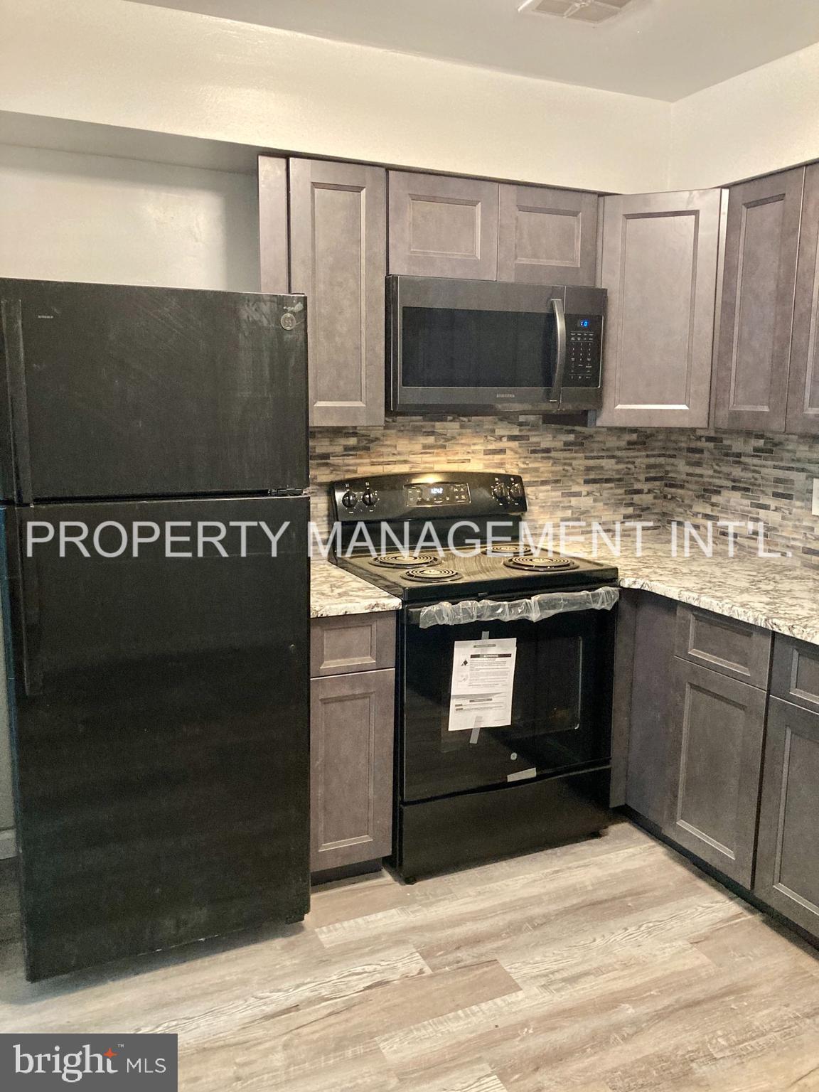 EAST FALLS - Residential Lease