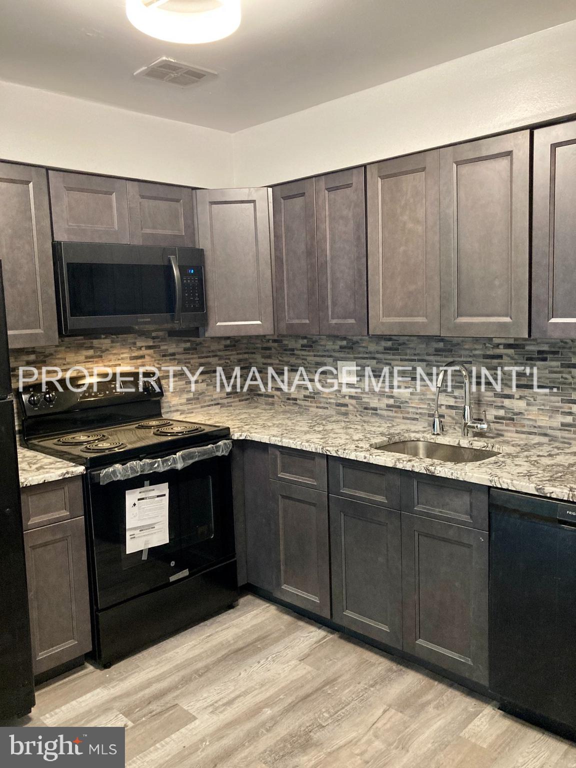 EAST FALLS - Residential Lease