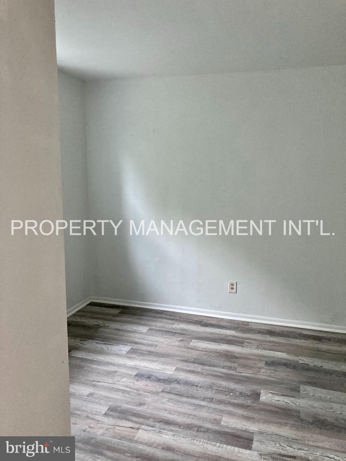 EAST FALLS - Residential Lease