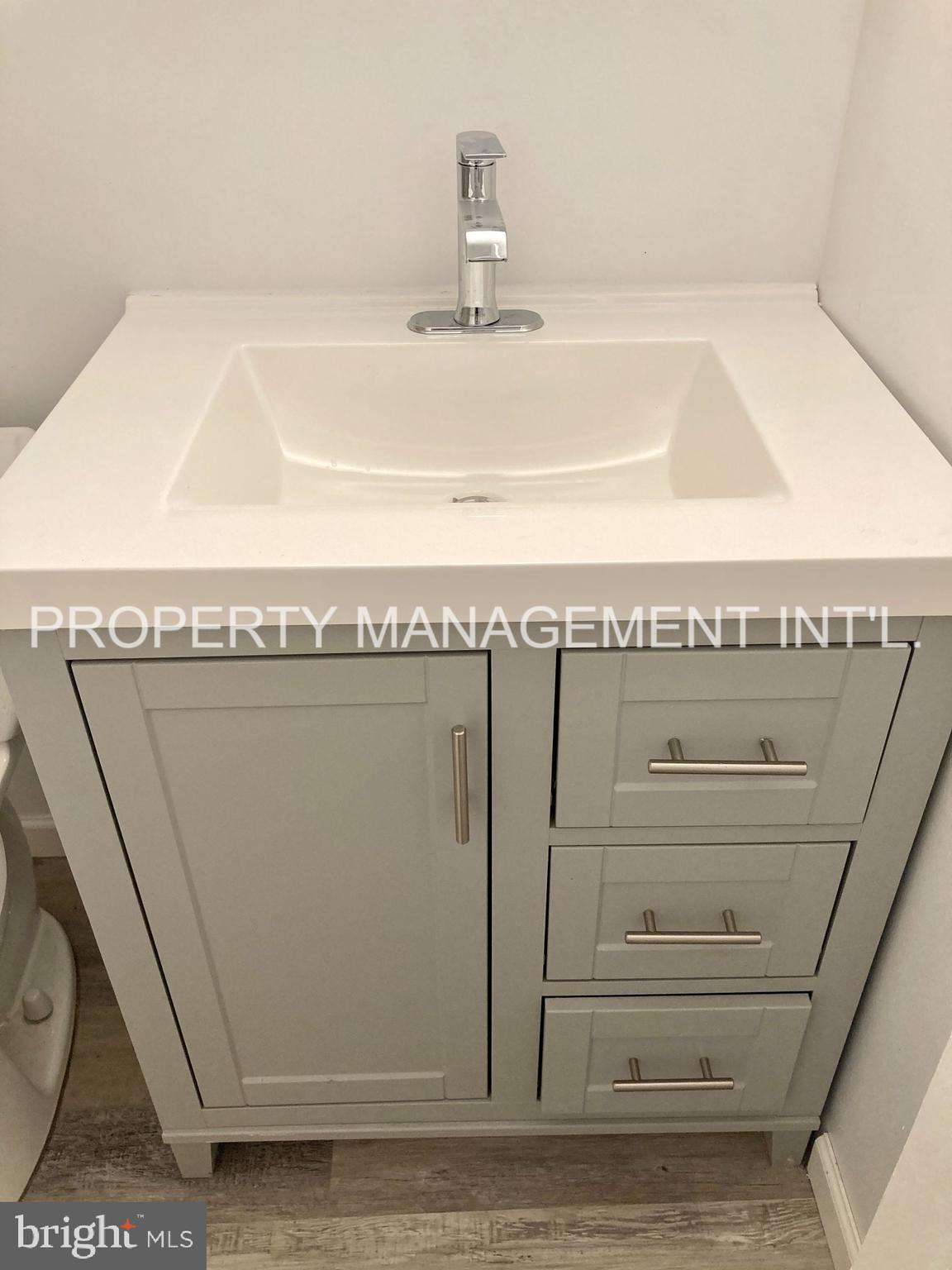 EAST FALLS - Residential Lease