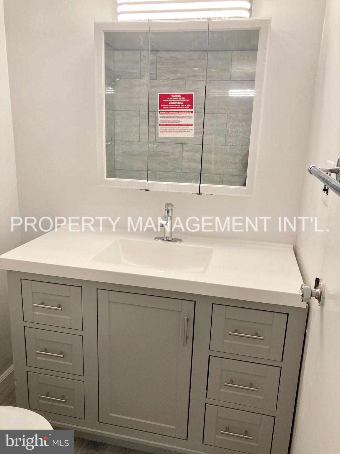 EAST FALLS - Residential Lease