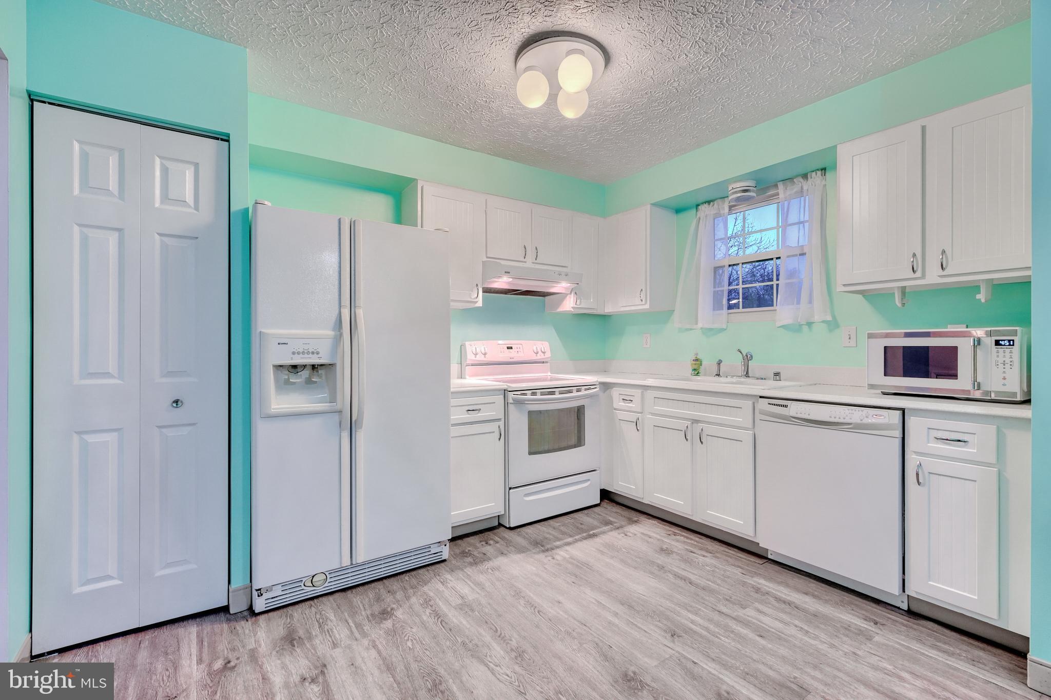 HARBOUR OAKS - Residential