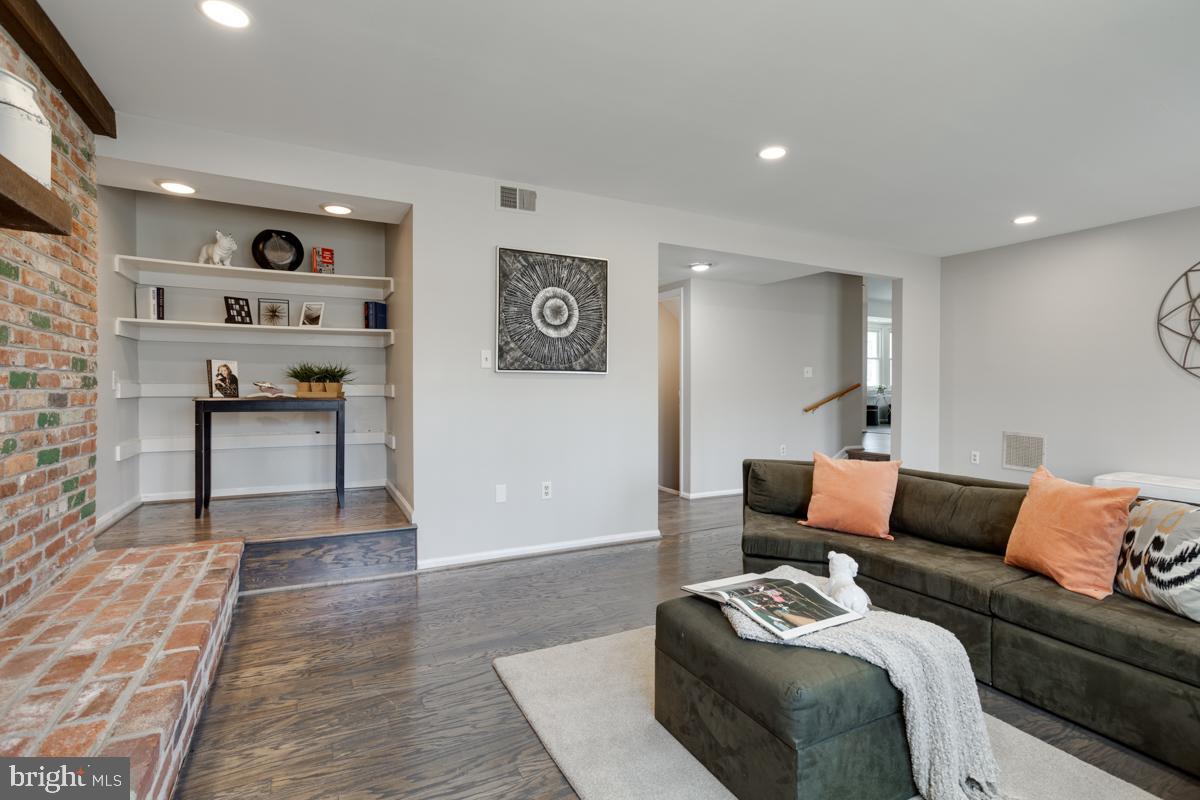 LAKEWOOD HILLS - Residential