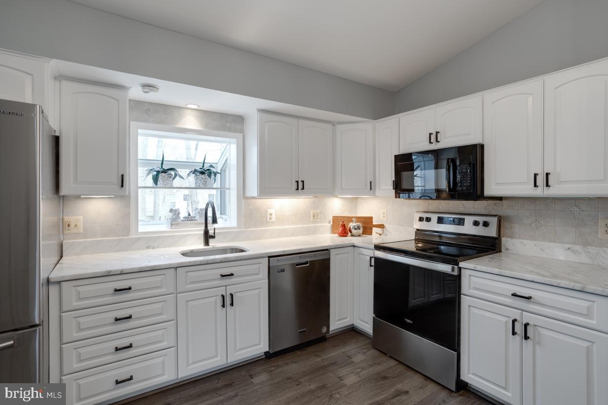 LAKEWOOD HILLS - Residential