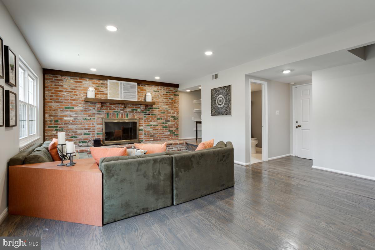 LAKEWOOD HILLS - Residential