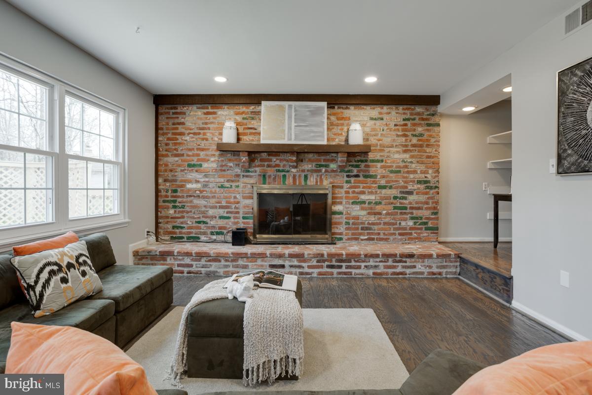 LAKEWOOD HILLS - Residential