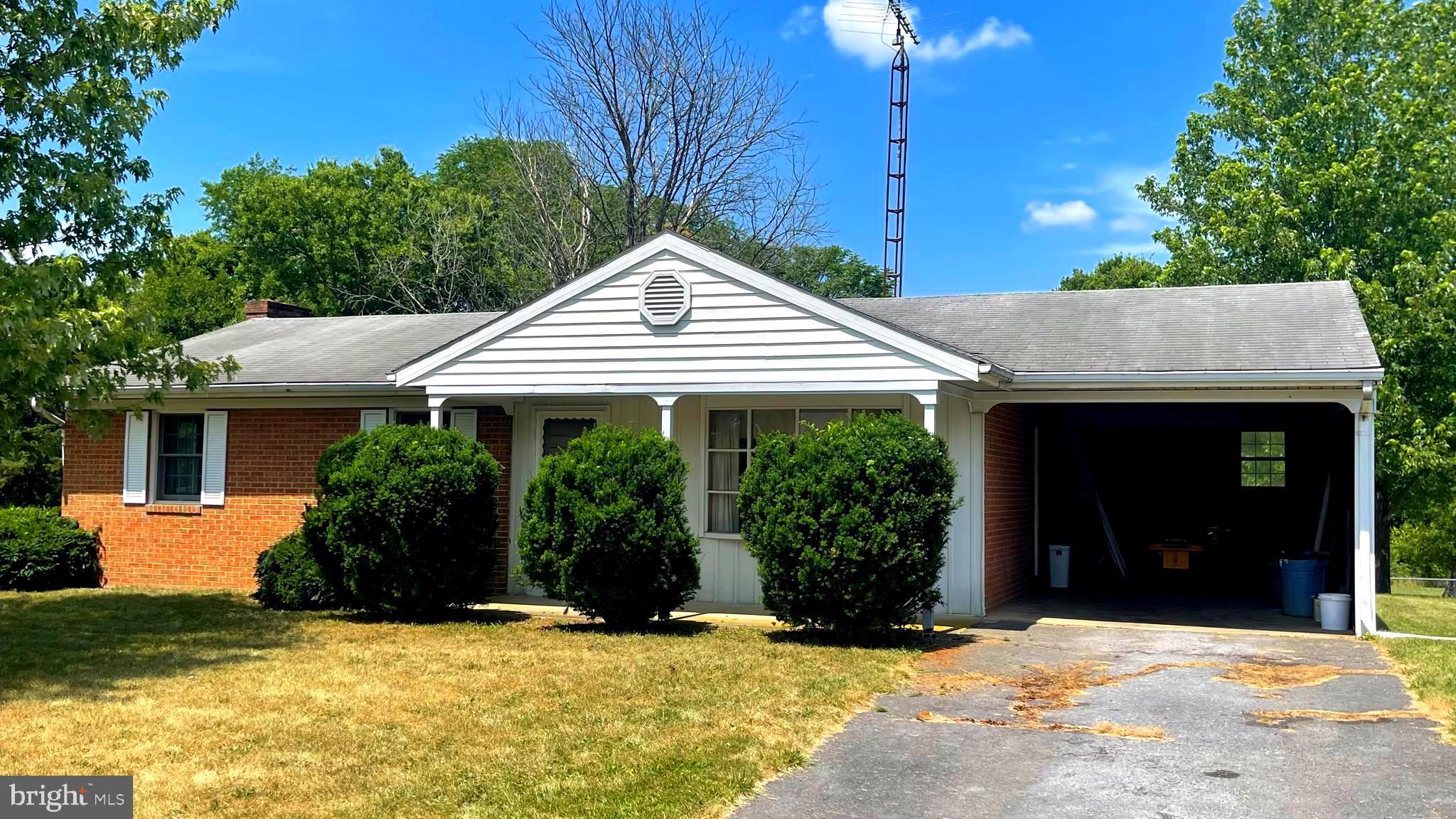 COUNTRY CLUB ESTATES - Residential