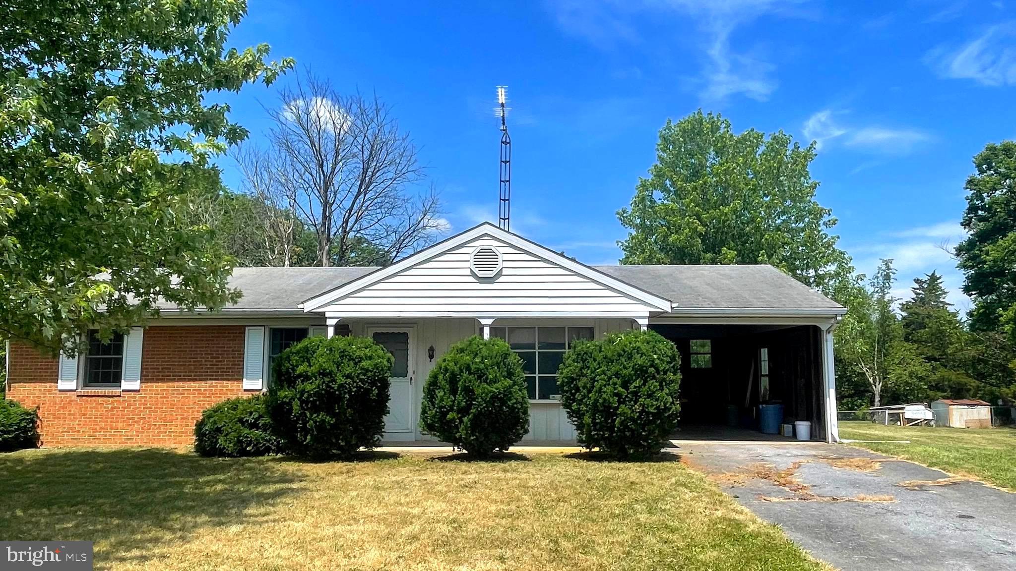 COUNTRY CLUB ESTATES - Residential