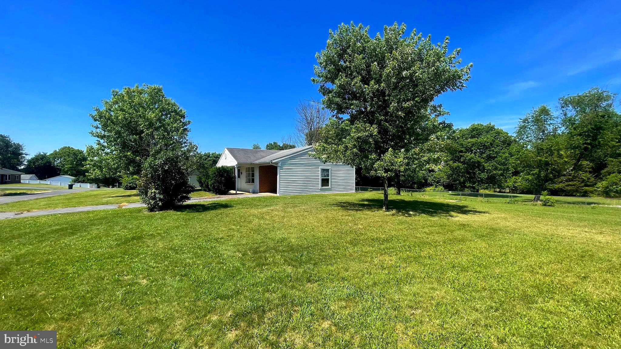 COUNTRY CLUB ESTATES - Residential