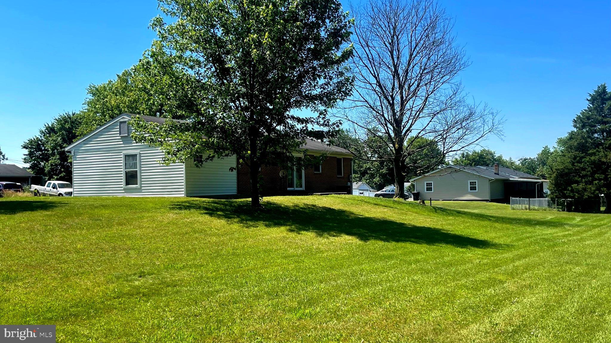 COUNTRY CLUB ESTATES - Residential