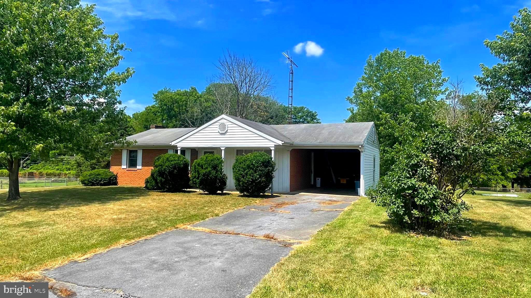 COUNTRY CLUB ESTATES - Residential