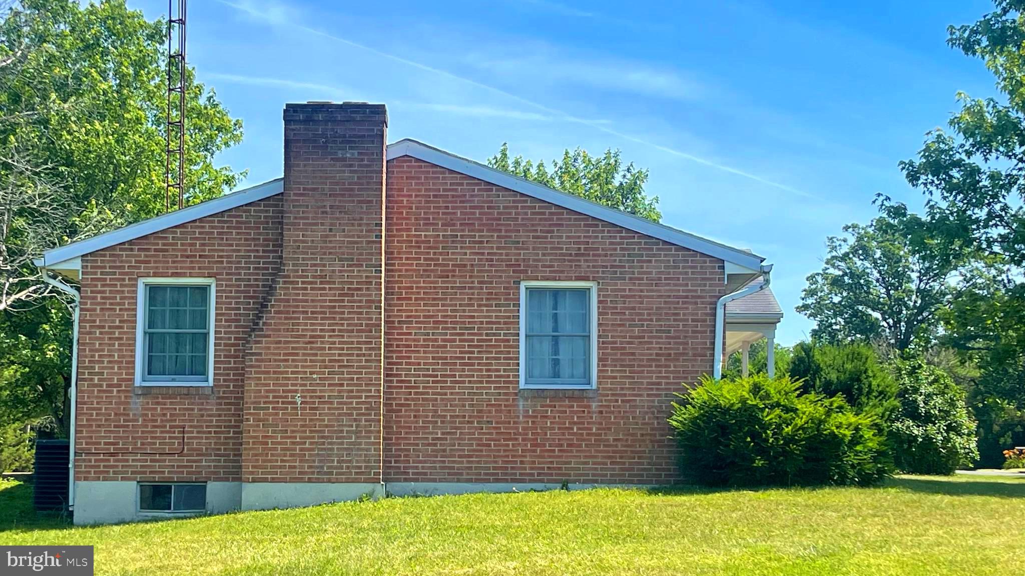 COUNTRY CLUB ESTATES - Residential