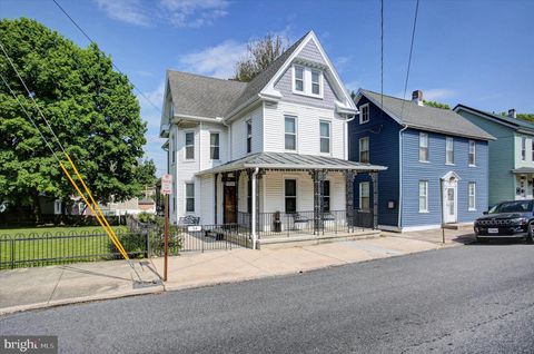 Photo of 54 Clayton Ave, WAYNESBORO, PA 17268 (MLS # PAFL2034350)