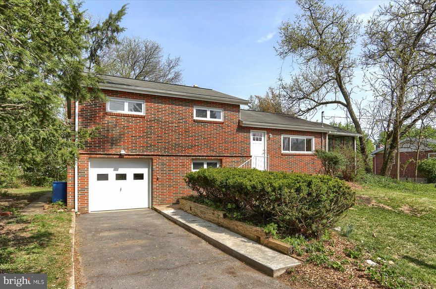 Welcome to 1491 Riegle in Linglestown. This home is in the Central Dauphin School District.   This 1056 sq ft split-level home consists of 3 bedrooms, 1 full bath, kitchen, dining room, living room, bonus room in the lower level, full unfinished basement,  screened-in porch, and 1-car garage. Some recent upgrades include reconditioned hardwood floors & flooring in lower level,  hot water heater,  well pump & pressure tank,  garage door, and front door, new paint, new toilet & vanity & sink, electrical outlets & switches.  There's central AC and an electric heat pump to stay comfortable year-round, private water & public sewer. This would be an ideal starter home, for downsizing, or as an investment property.  
Seller will consider Cash, Conventional, FHA & VA Financing.
