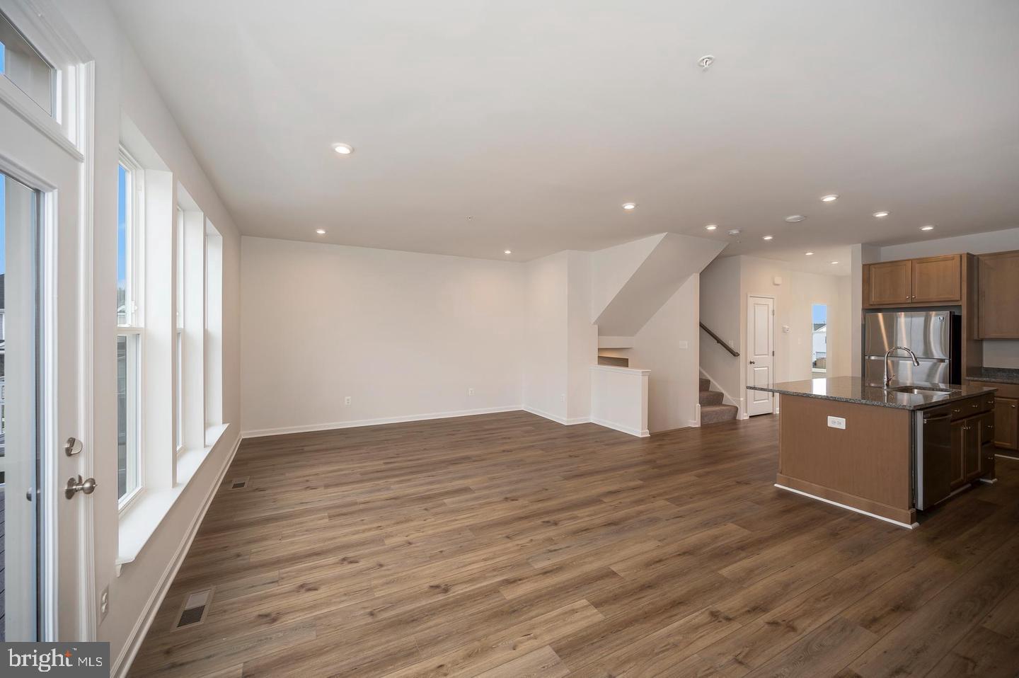 EMBREY MILL - Residential Lease