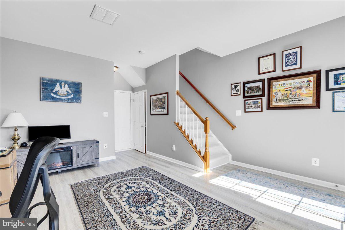 BELMONT LAND BAY - Residential Lease