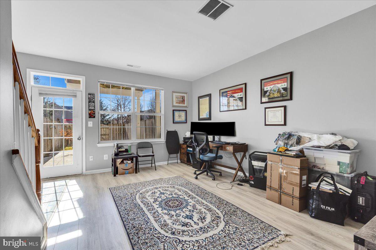 BELMONT LAND BAY - Residential Lease