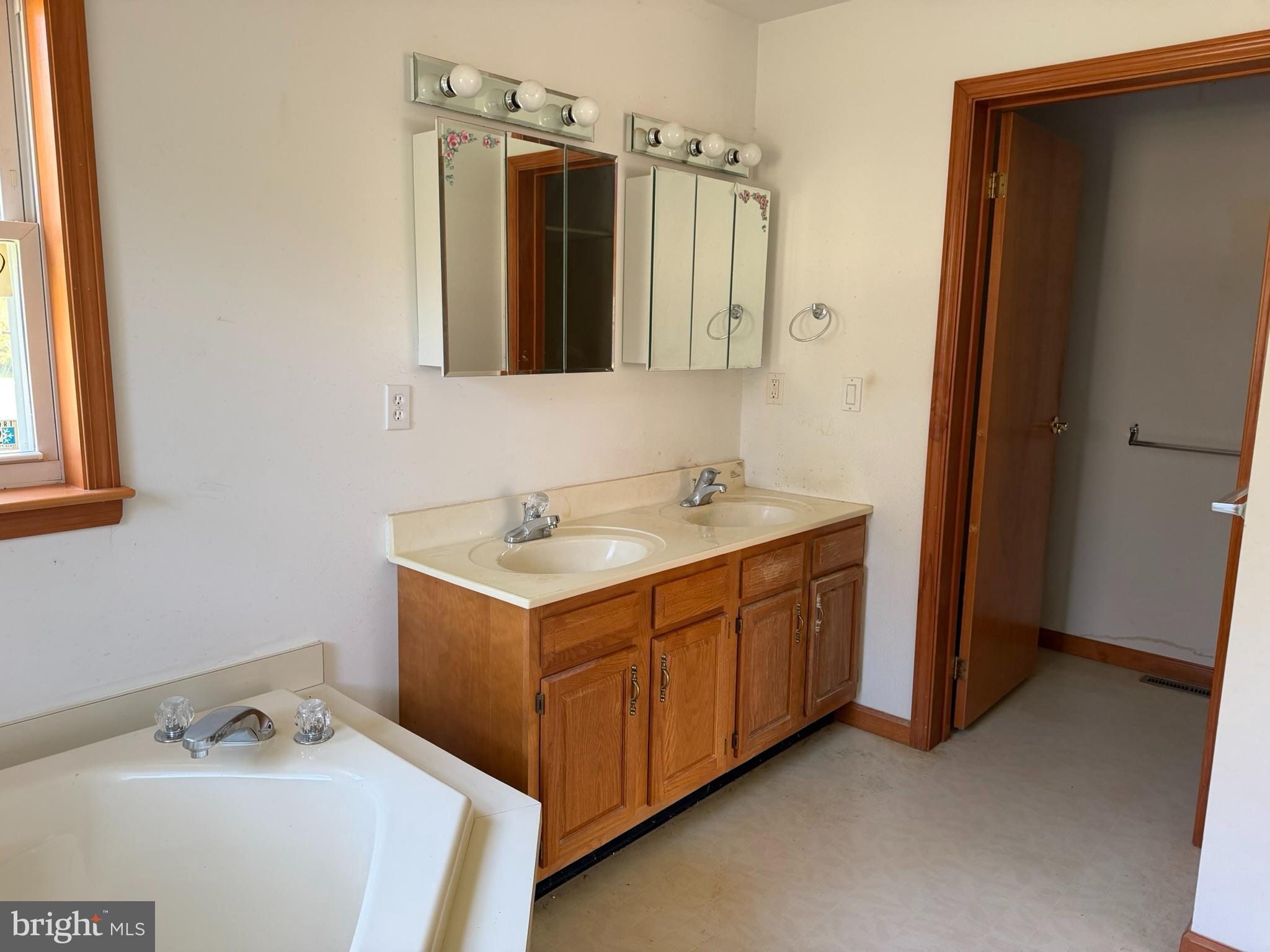 LONESOME DOVE SOUT - Residential