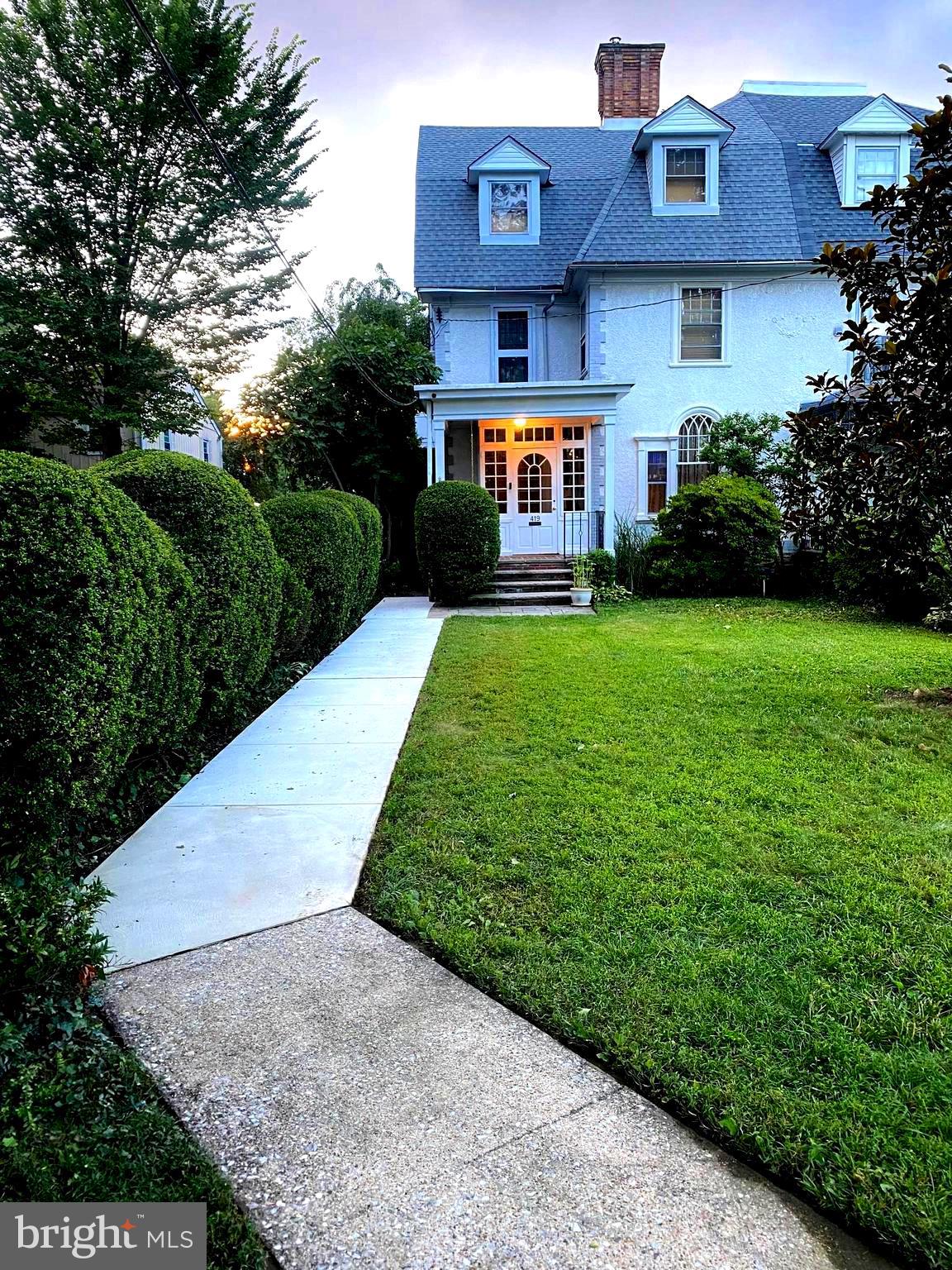 419 W SCHOOL HOUSE LANE