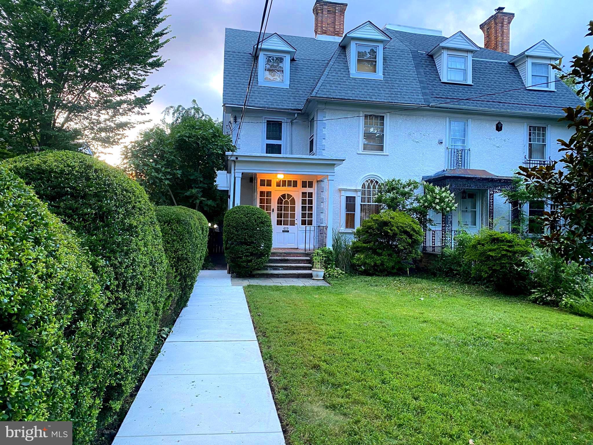 419 W SCHOOL HOUSE LANE