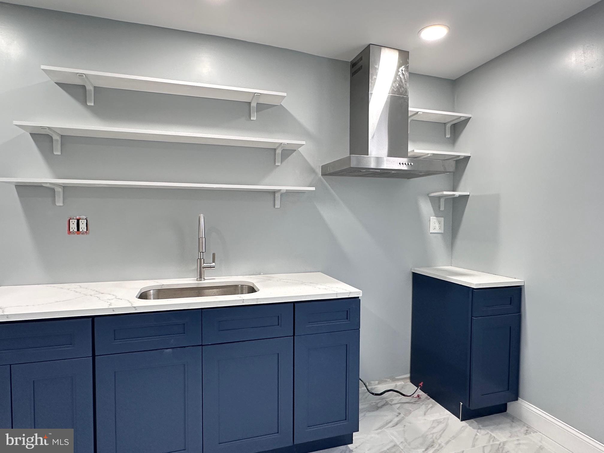 KENSINGTON - Commercial Sale