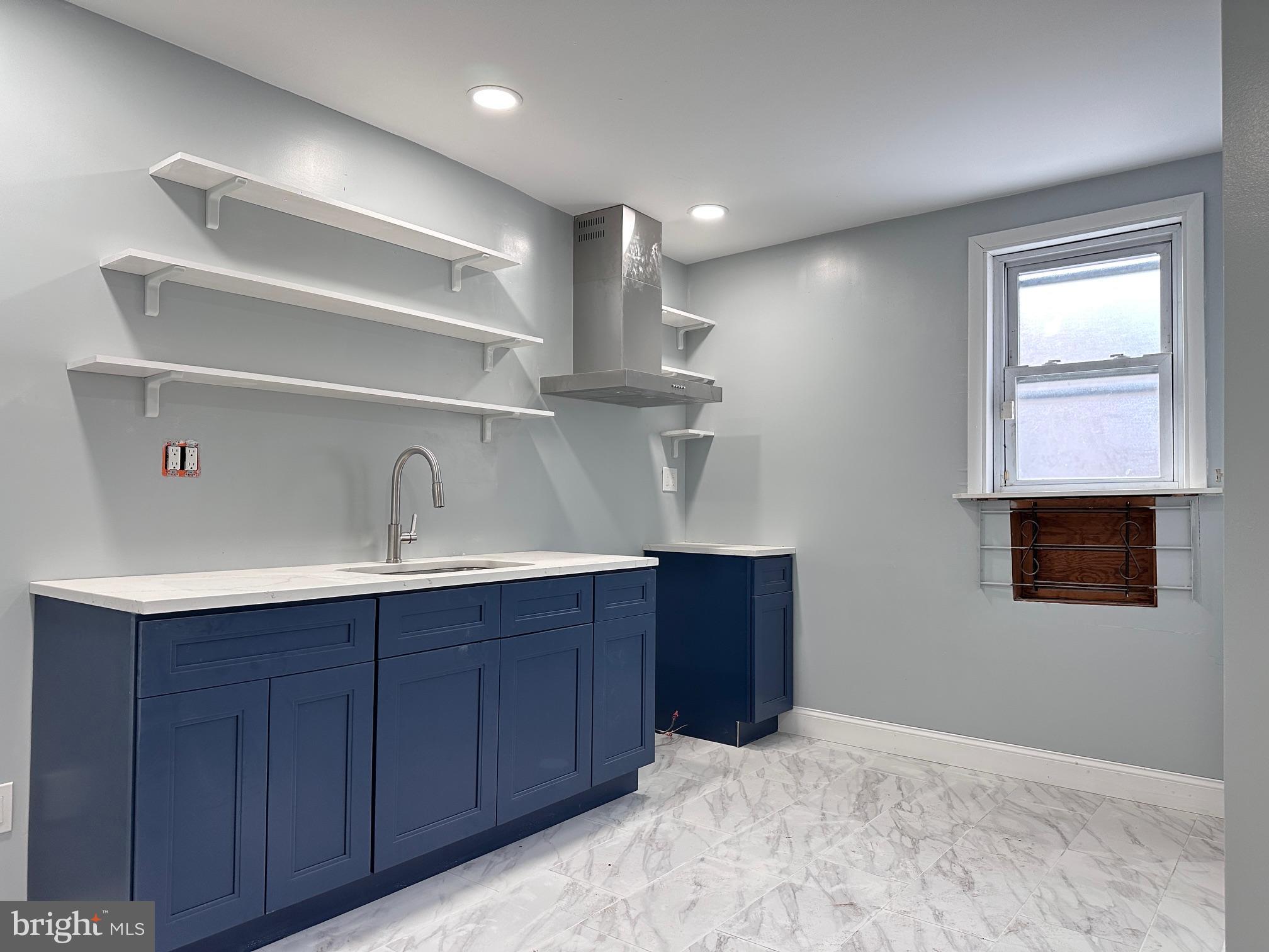 KENSINGTON - Commercial Sale