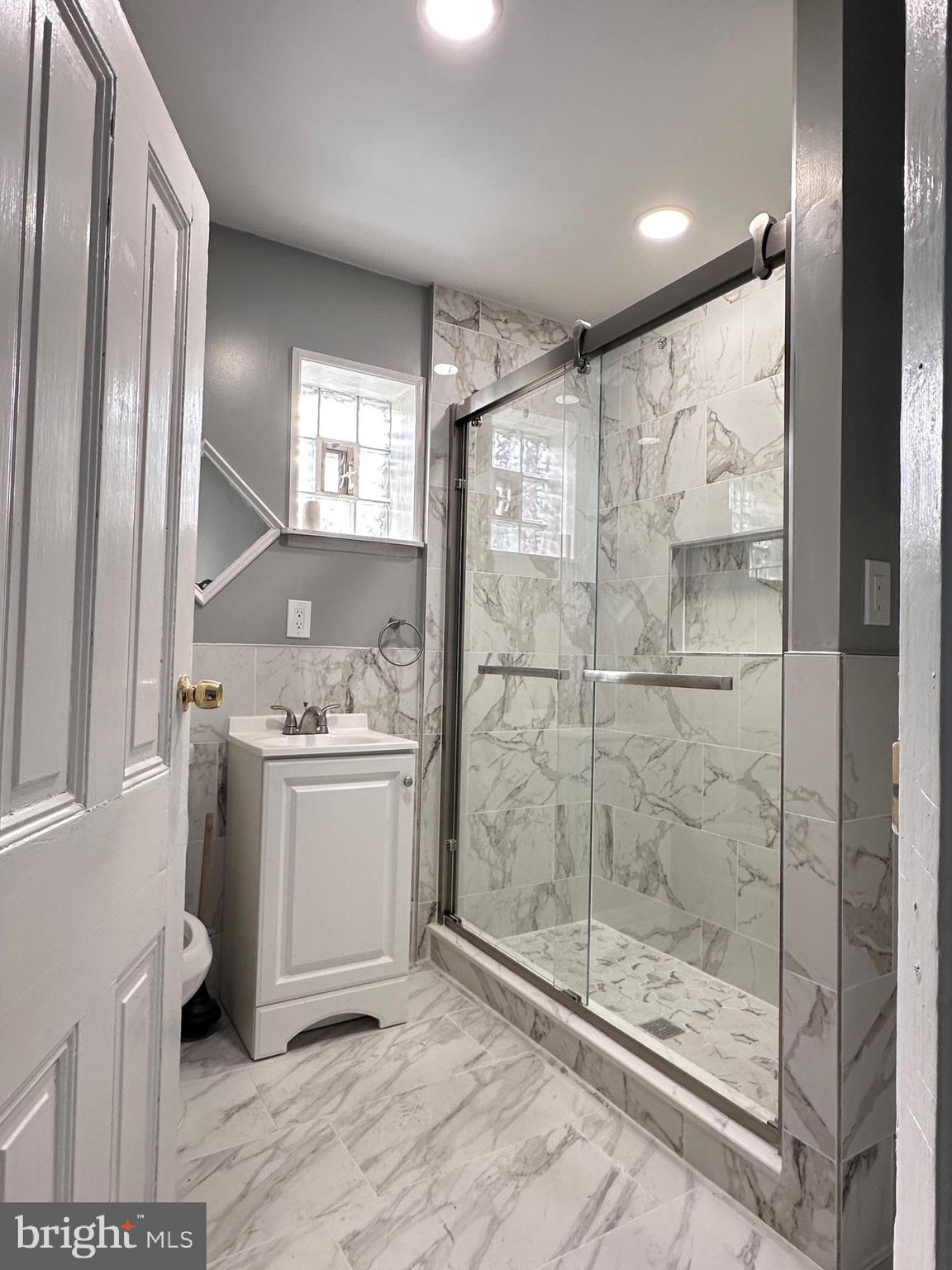 KENSINGTON - Commercial Sale