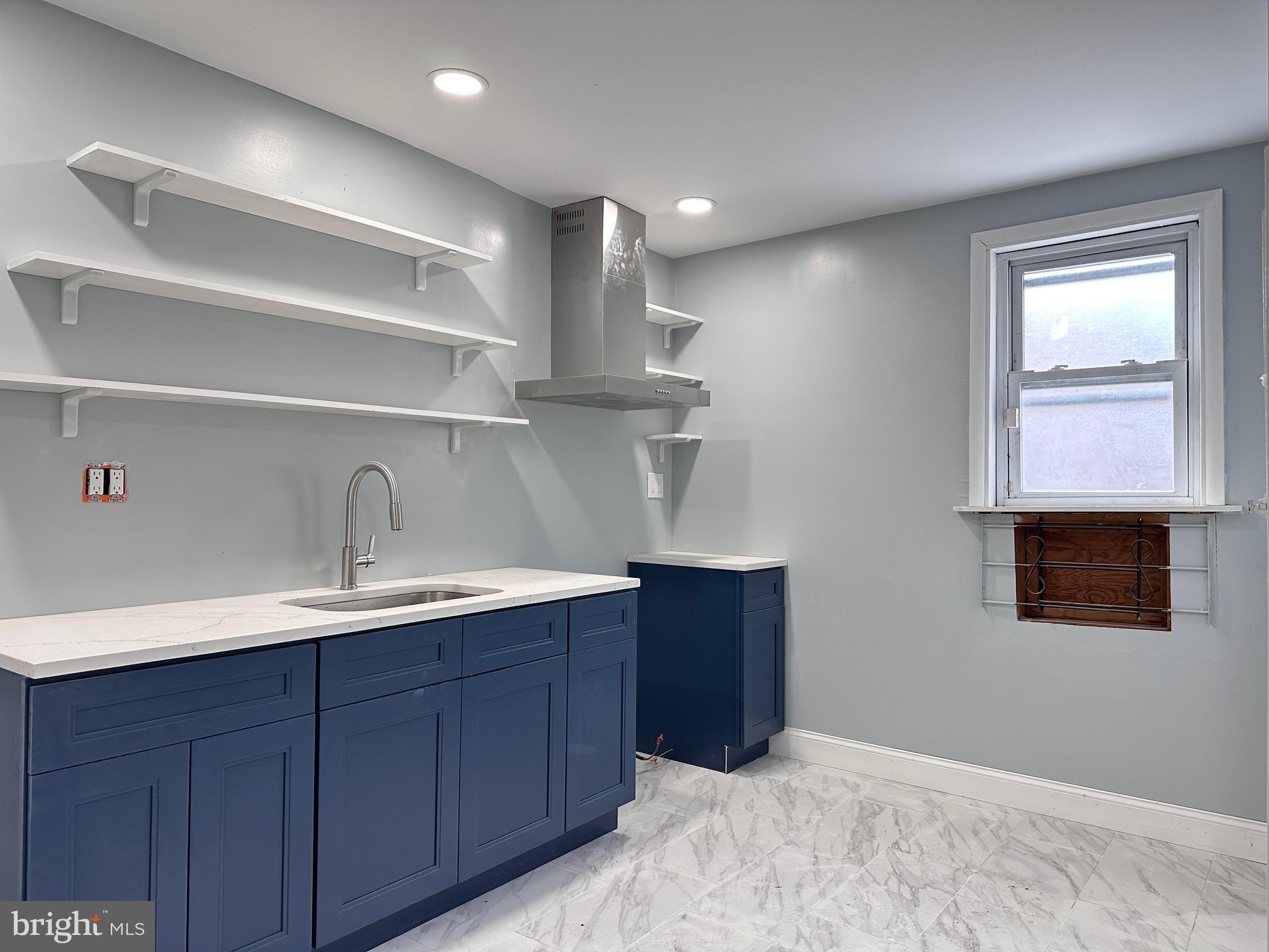 KENSINGTON - Commercial Sale