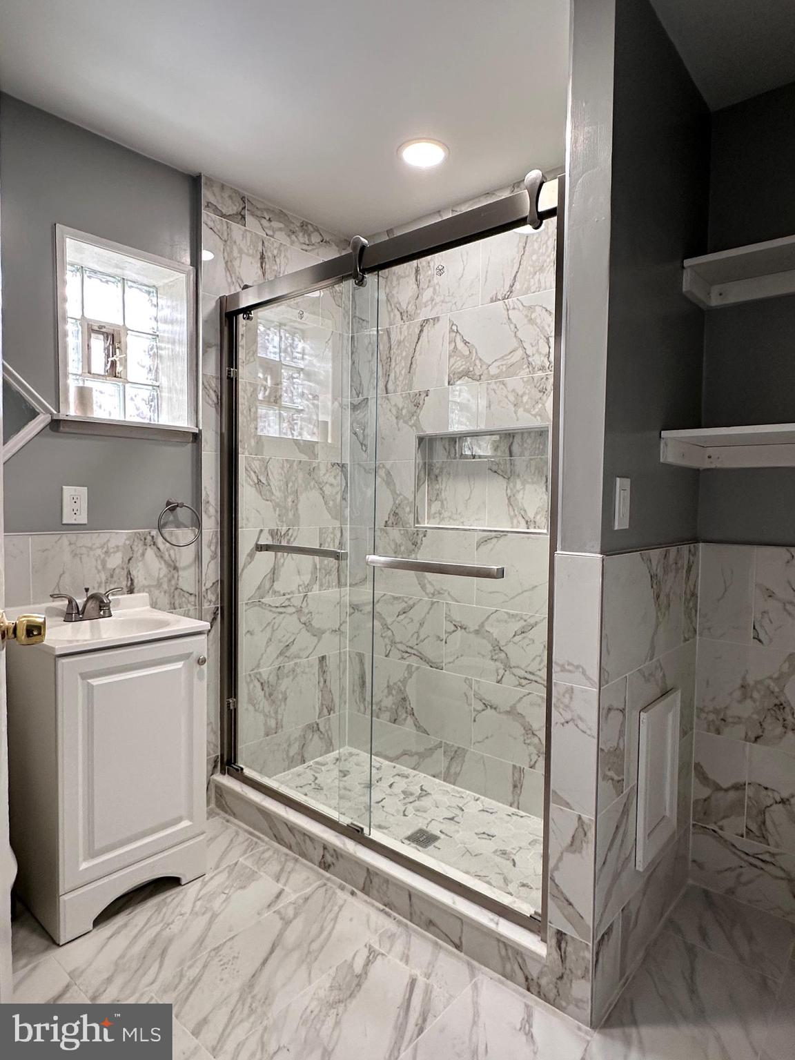 KENSINGTON - Commercial Sale