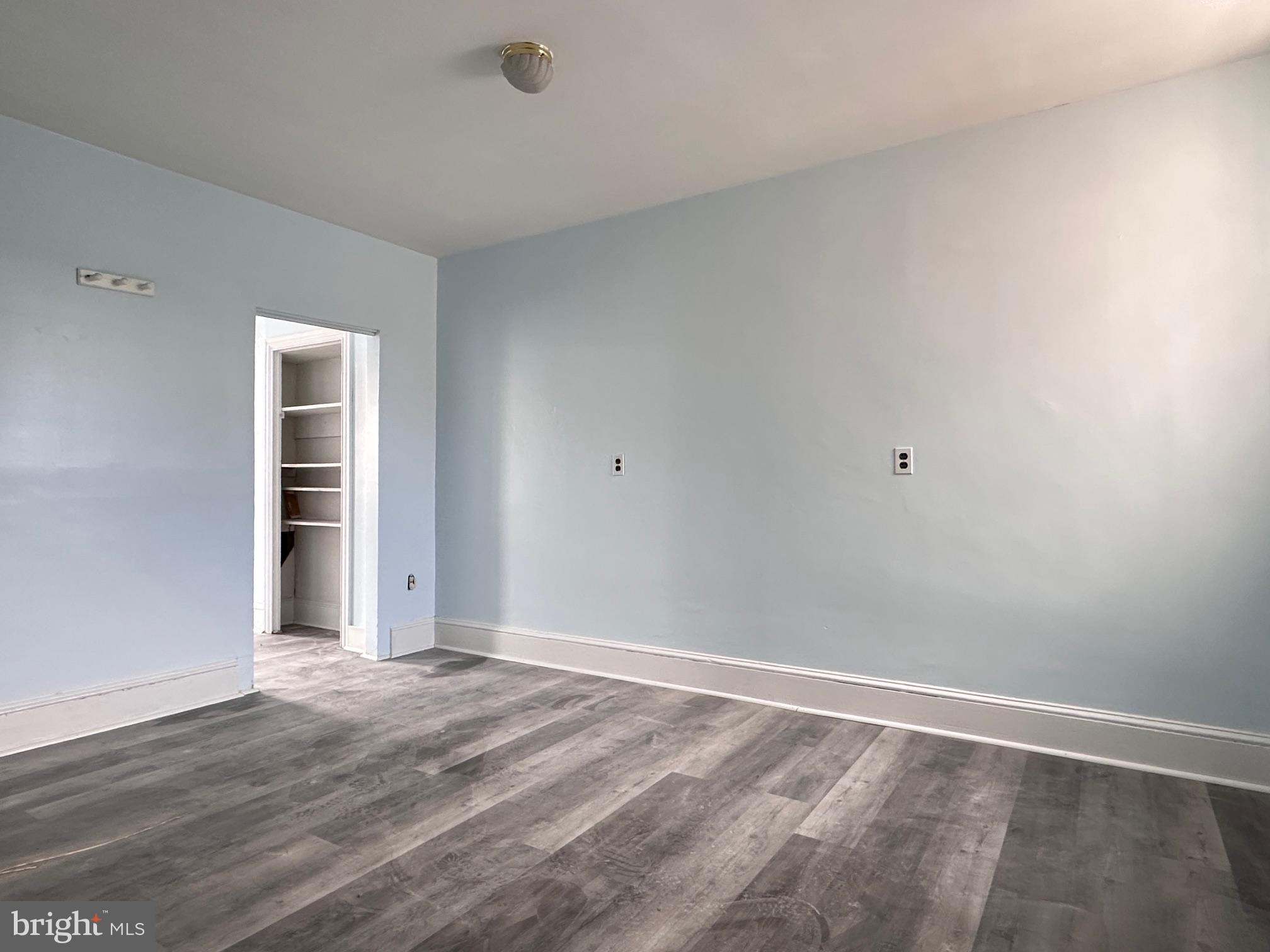 KENSINGTON - Commercial Sale