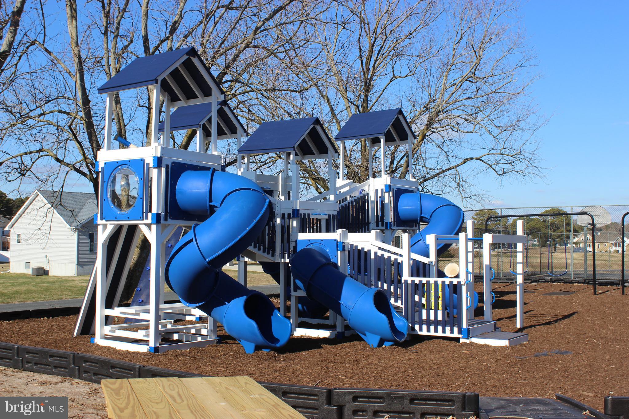 CAPTAIN'S COVE - Land