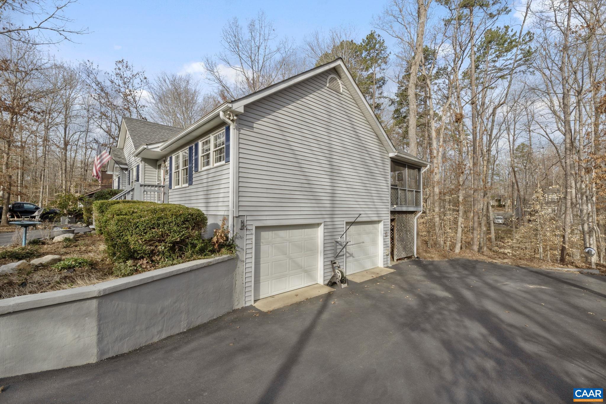 LAKE MONTICELLO - Residential