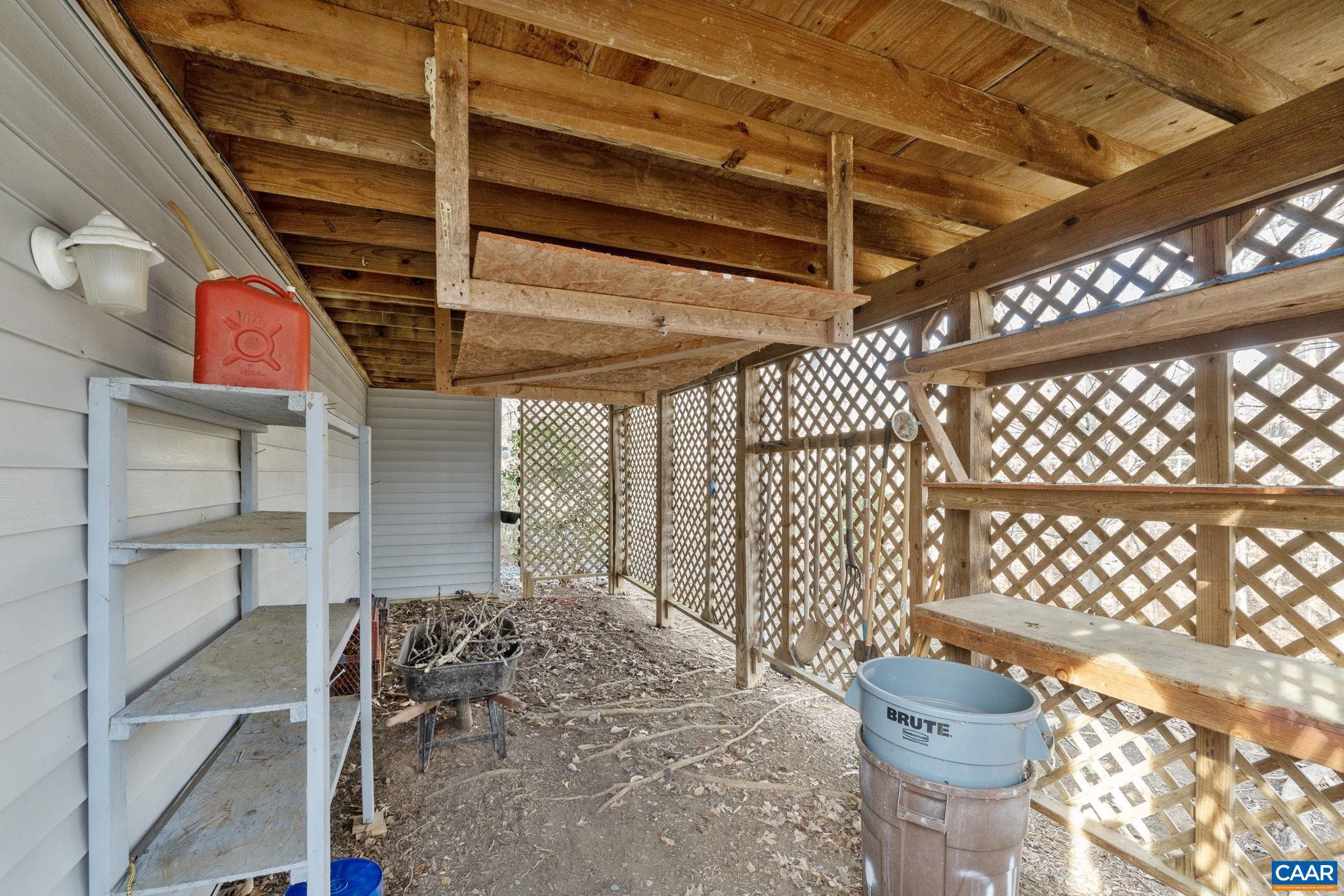 LAKE MONTICELLO - Residential