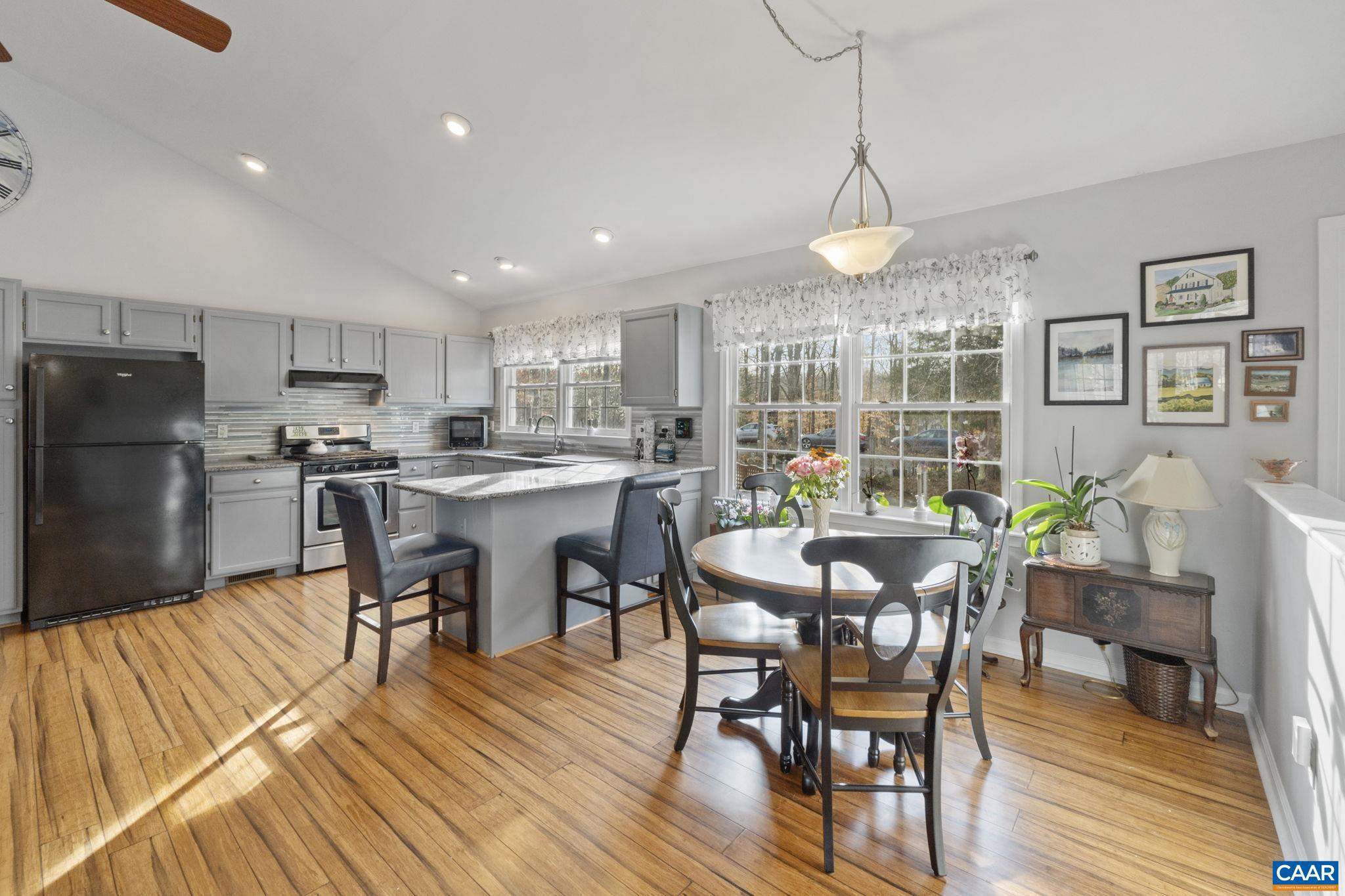 LAKE MONTICELLO - Residential