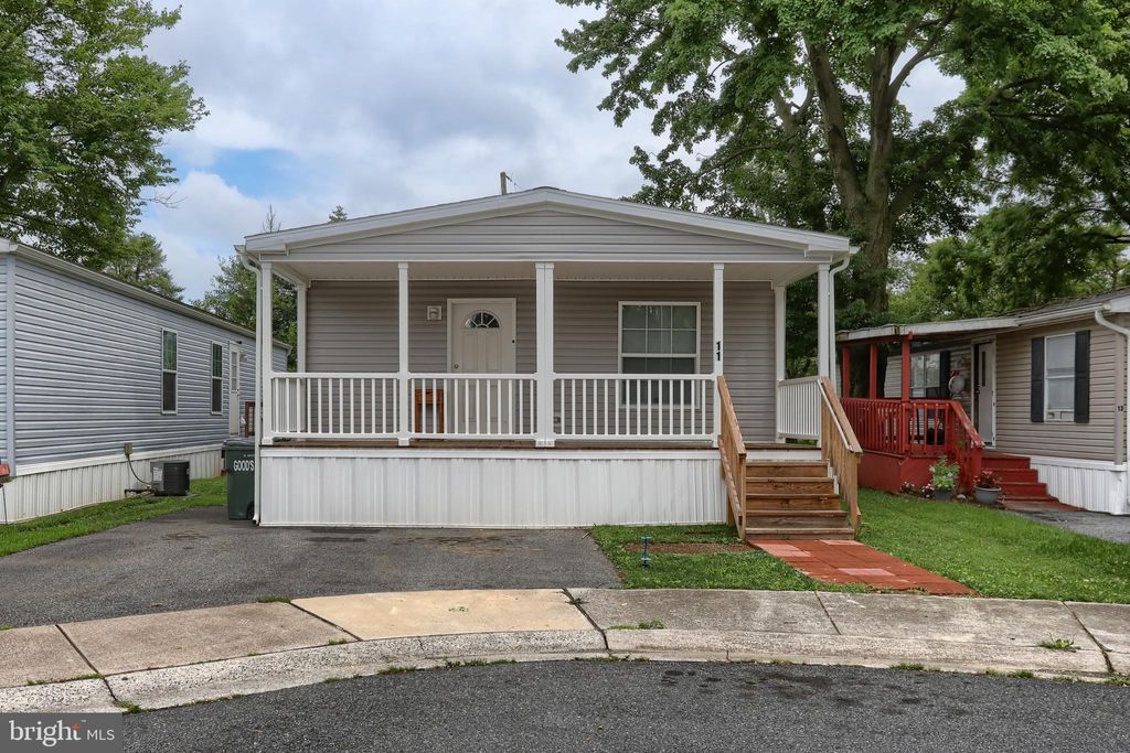 Photo of 11 CRYSTAL AVE, EPHRATA, PA 17522 (MLS # PALA2037132)