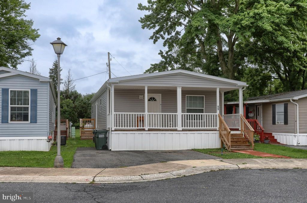 Photo of 11 CRYSTAL AVE, EPHRATA, PA 17522 (MLS # PALA2037132)