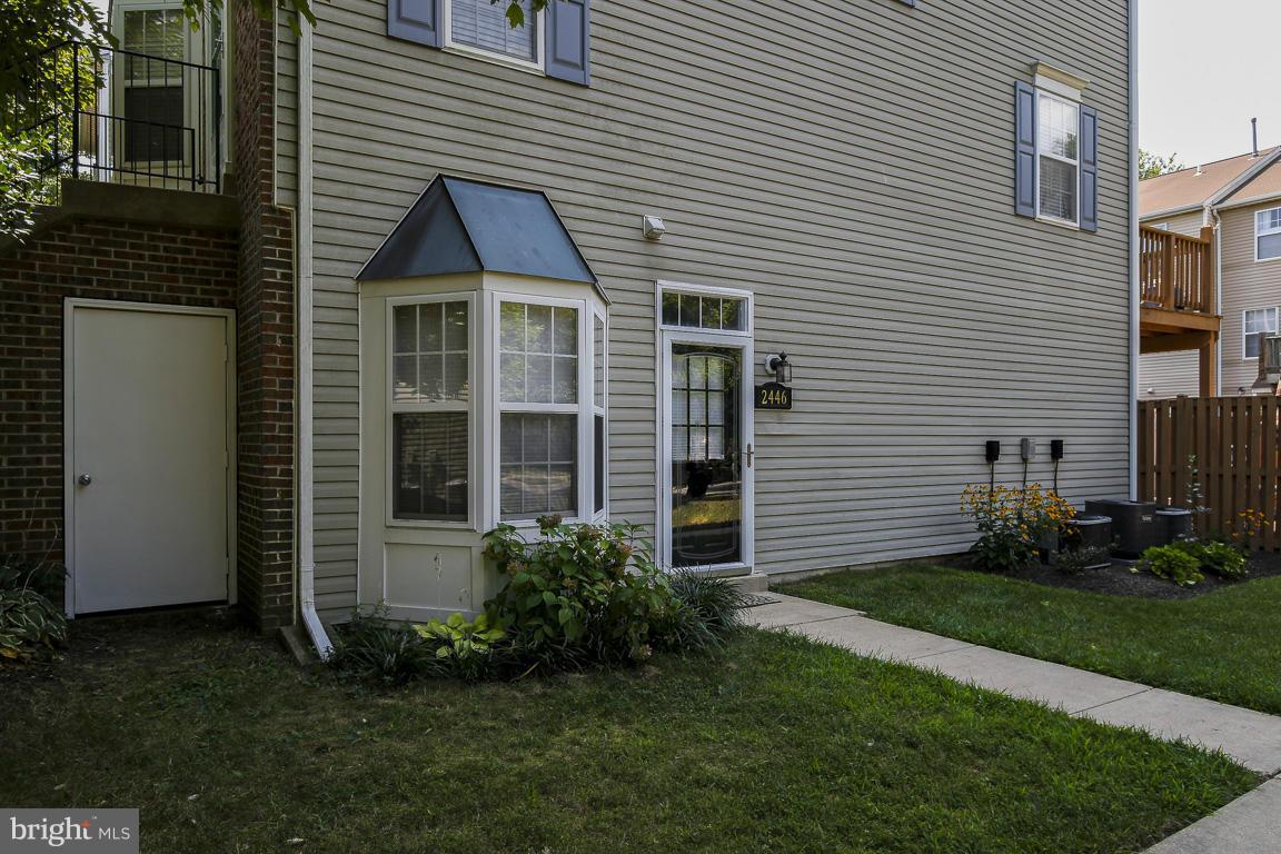 STONEHAVEN MEWS IN CROFTON VILLAGE - Residential Lease