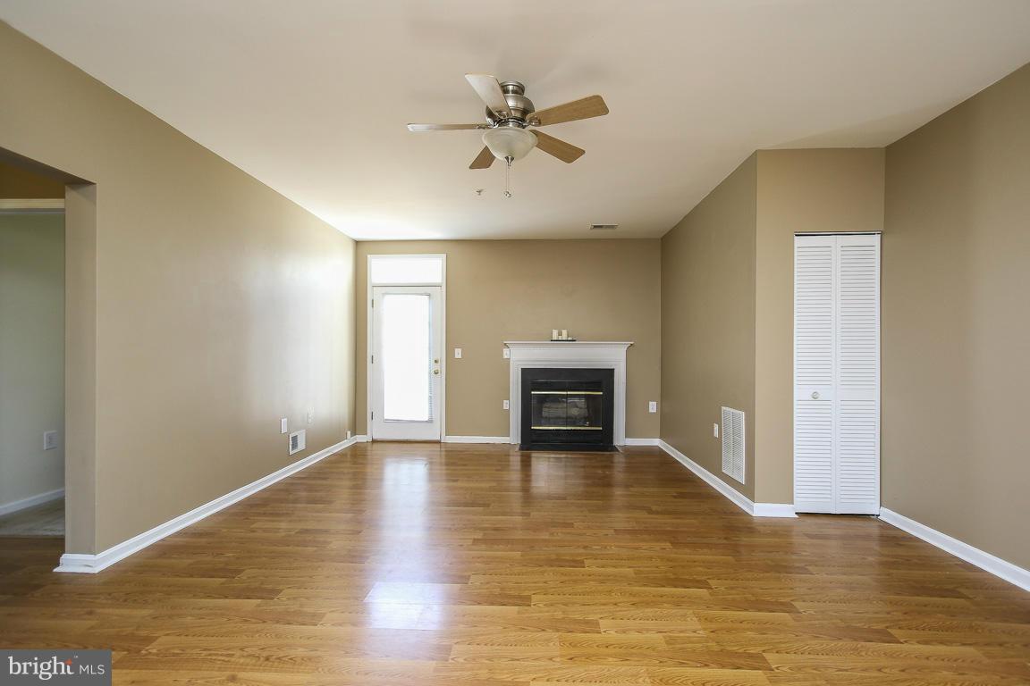 STONEHAVEN MEWS IN CROFTON VILLAGE - Residential Lease