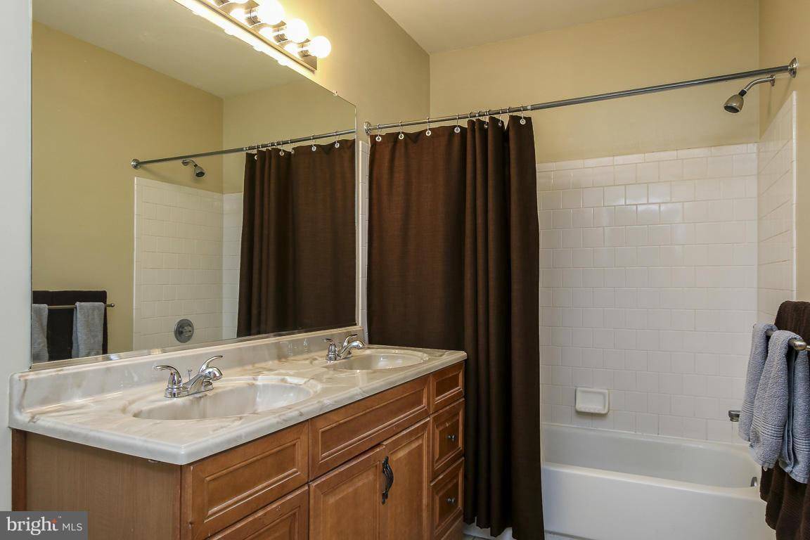 STONEHAVEN MEWS IN CROFTON VILLAGE - Residential Lease