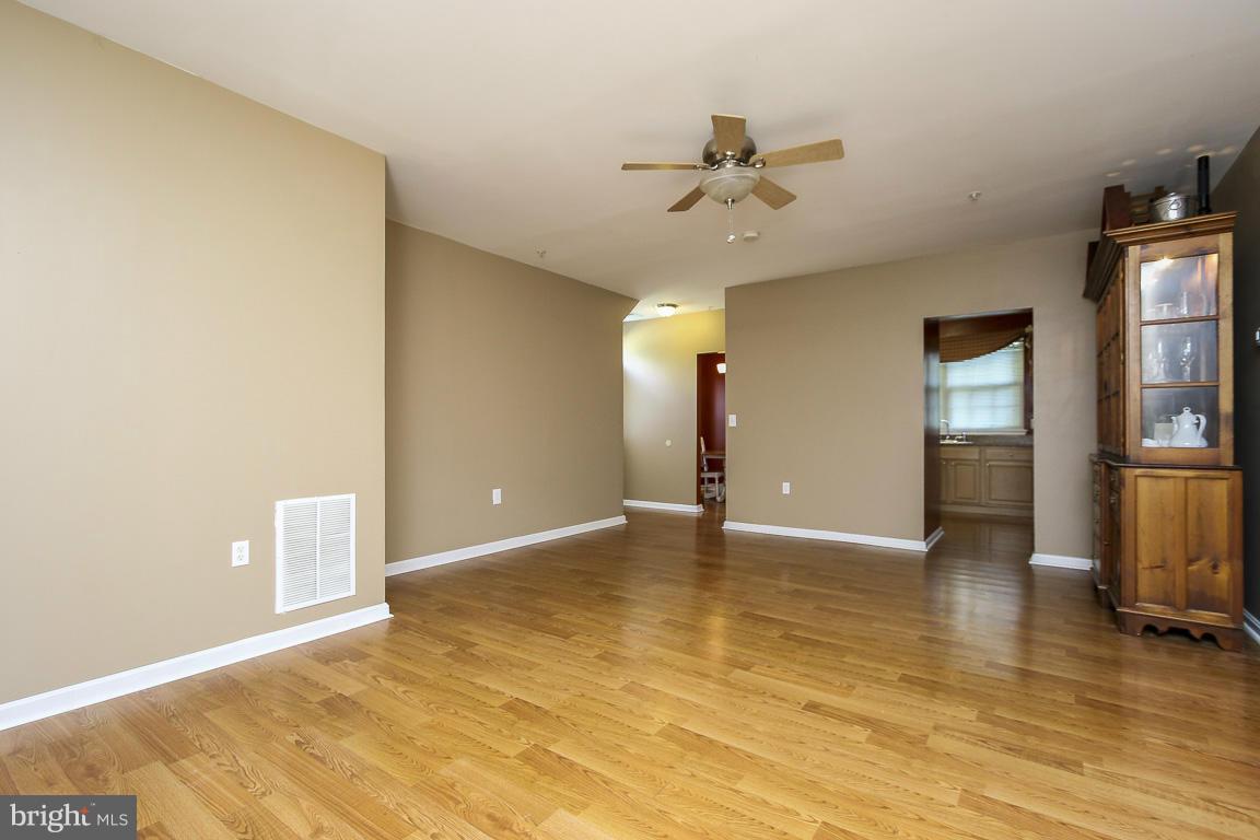 STONEHAVEN MEWS IN CROFTON VILLAGE - Residential Lease