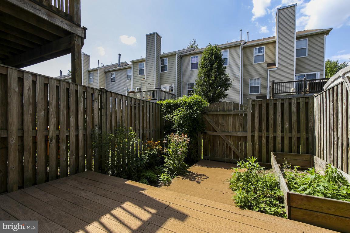 STONEHAVEN MEWS IN CROFTON VILLAGE - Residential Lease