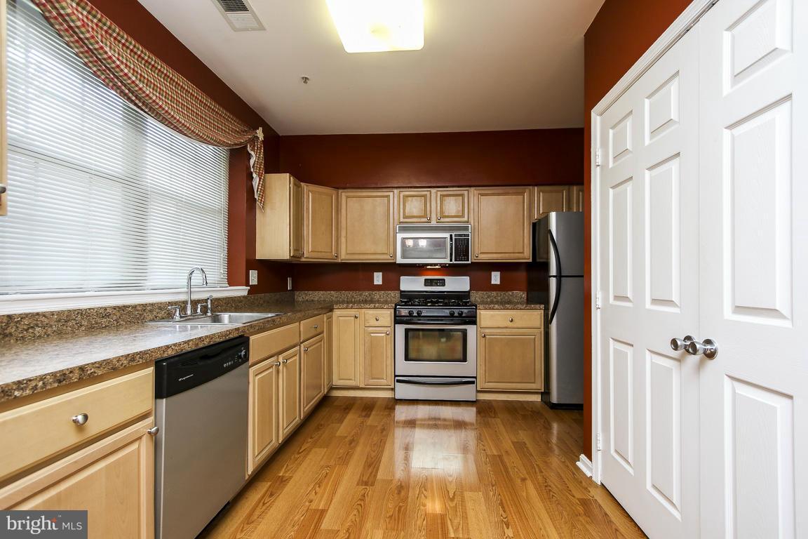 STONEHAVEN MEWS IN CROFTON VILLAGE - Residential Lease