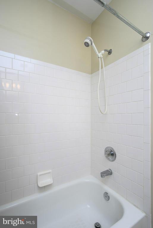 STONEHAVEN MEWS IN CROFTON VILLAGE - Residential Lease