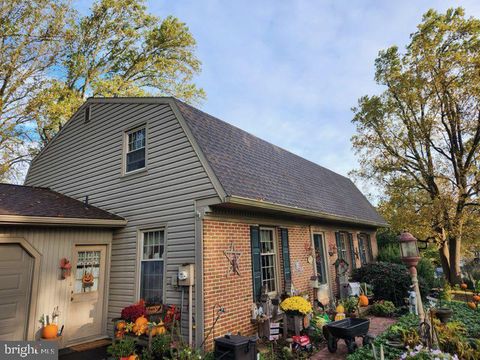 8 ELK CIRCLE NEW PROVIDENCE PA 17560